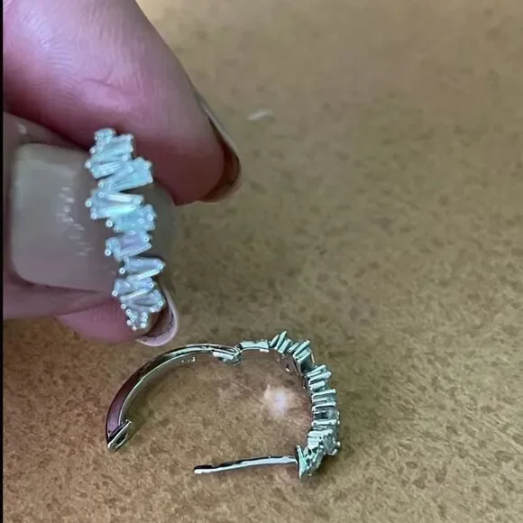 💎925 Sterling Silver Tapered Baguette zircon half C Hoop Earrings - Picture 5 of 9